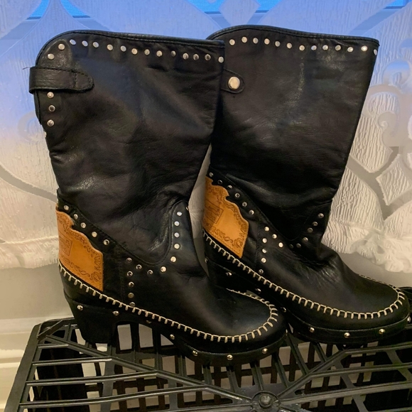 Boots - Picture 1 of 4